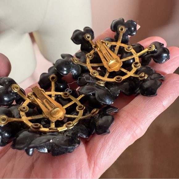 vintage 1940's retro black plastic lucite Flower cluster Oversized Earrings - Picture 11 of 14